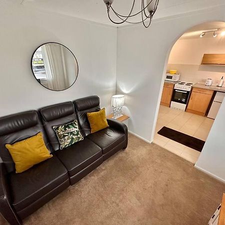 Semi-Detached 1-Bedroom Chalet Uddingston Exteriör bild