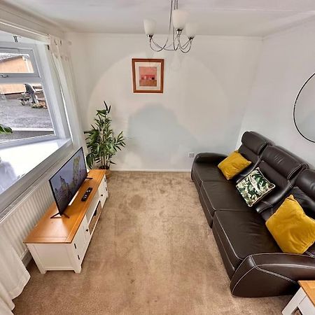 Semi-Detached 1-Bedroom Chalet Uddingston Exteriör bild