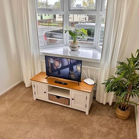 Semi-Detached 1-Bedroom Chalet Uddingston Exteriör bild