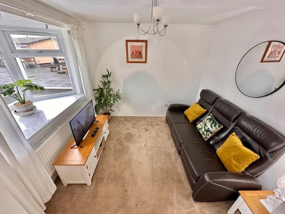 Semi-Detached 1-Bedroom Chalet Uddingston Exteriör bild